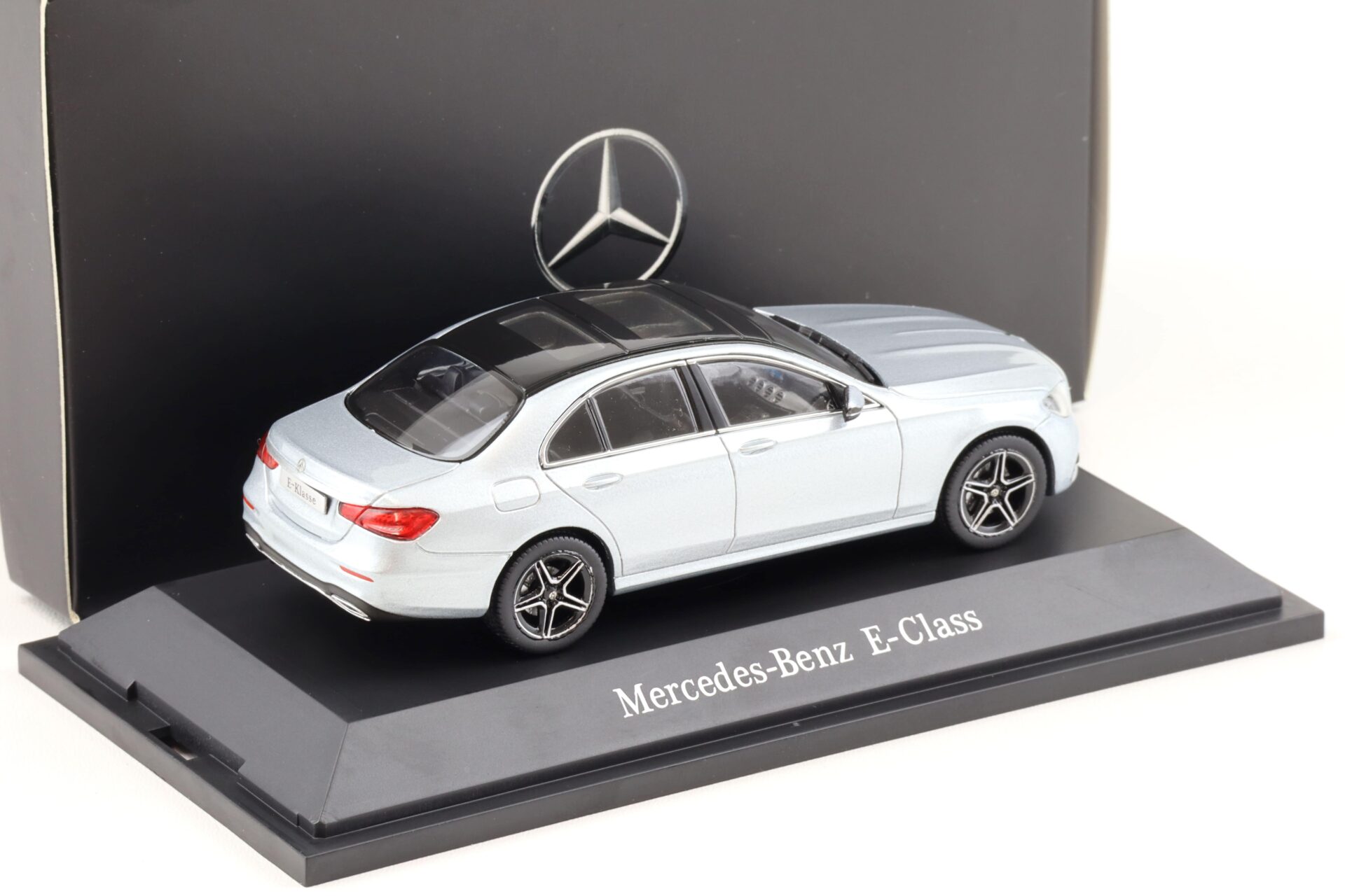 1:43 iScale Mercedes E-Klasse W213 Limousine 2021 hightech silver DEALER VERSION