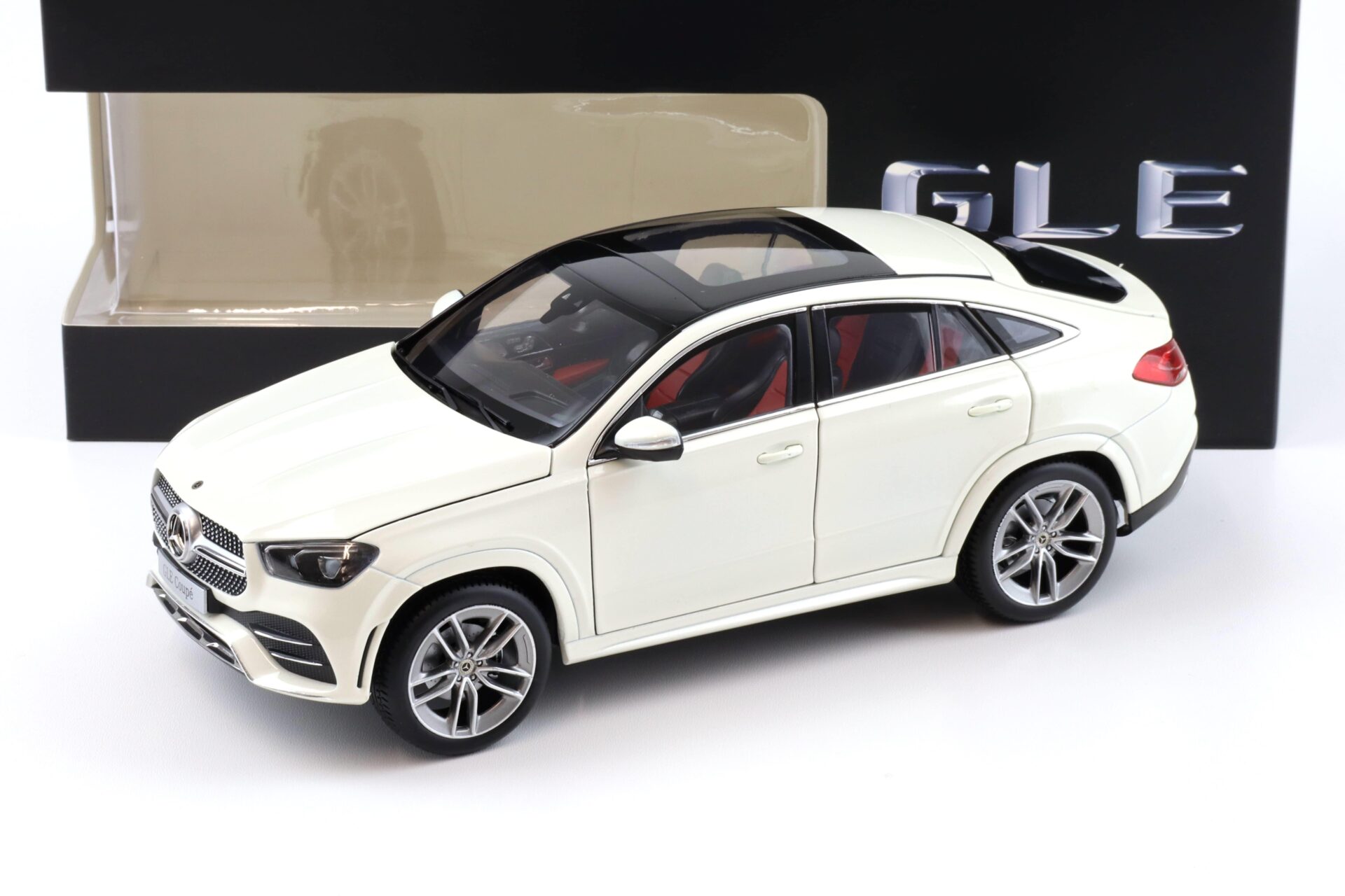 ID 90592 orig.jpg 1:18 iScale Mercedes GLE Coupe C167 AMG Line designo diamond white DEALER VERSION