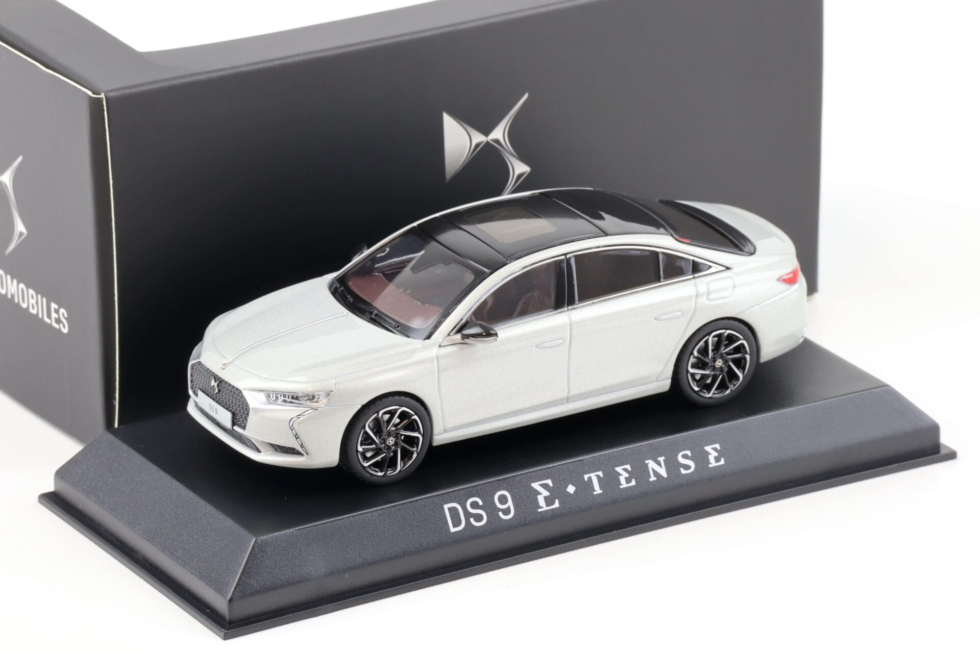 ID 90951 orig.jpg 1:43 Norev Citroen DS Automobiles DS 9 E-Tense Cristal Pearl DEALER VERSION