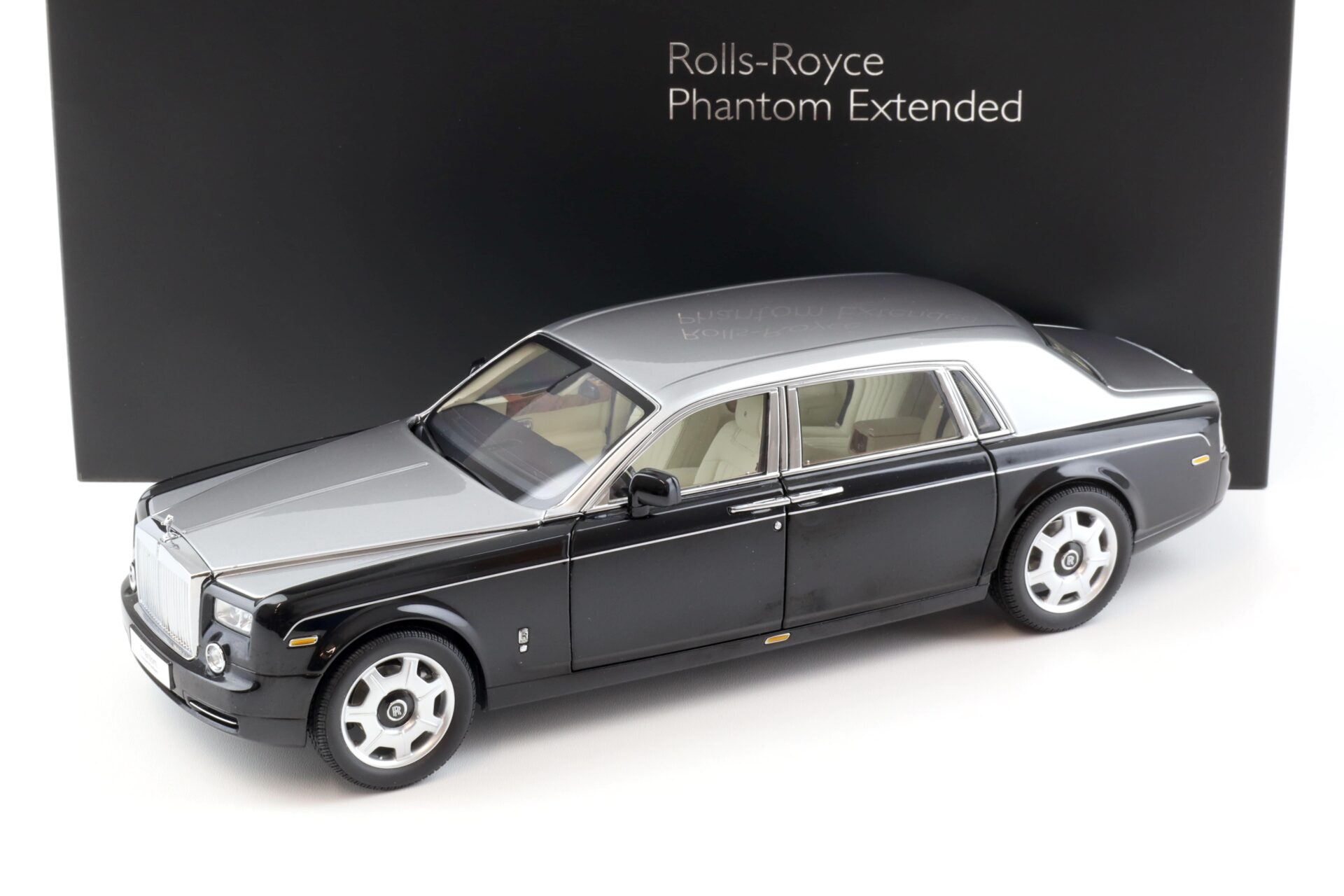 ID 91164 orig.jpg 1:18 Kyosho Rolls Royce Phantom EWB Extended Wheelbase 2012 black/ silver