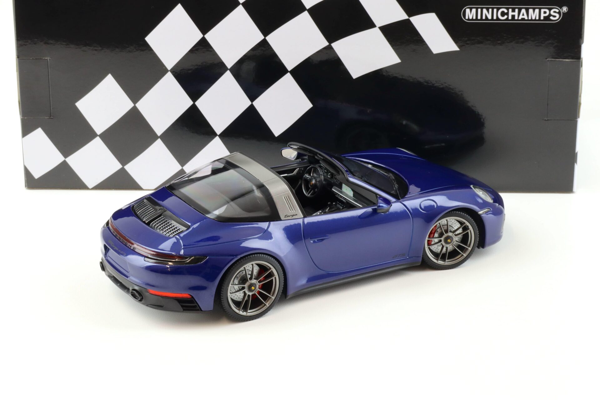 1:18 Minichamps Porsche 911 992 Targa 4 GTS 2021 blue metallic