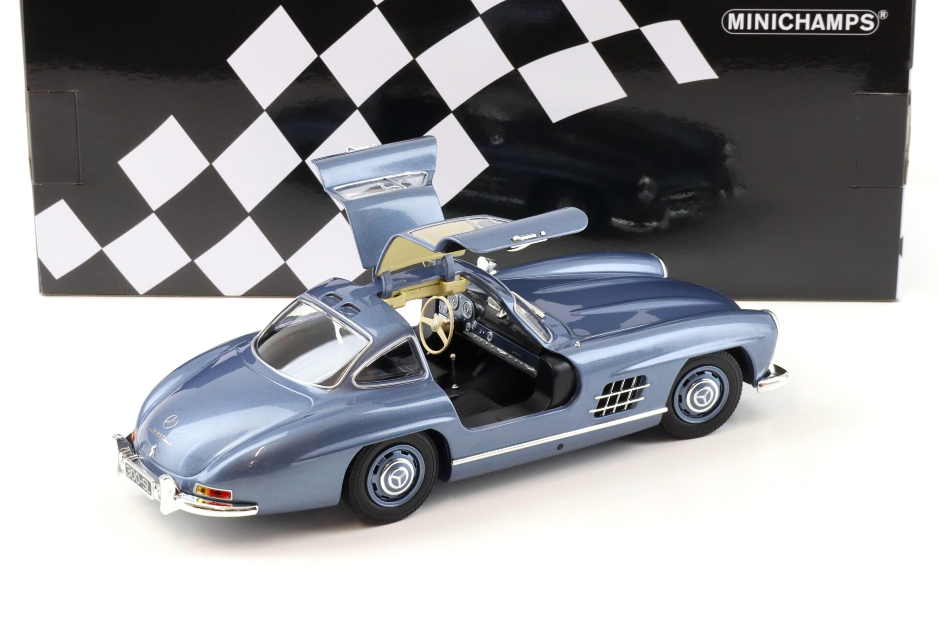 1:18 Minichamps Mercedes 300SL W198 Gullwing 1955 light blue metallic