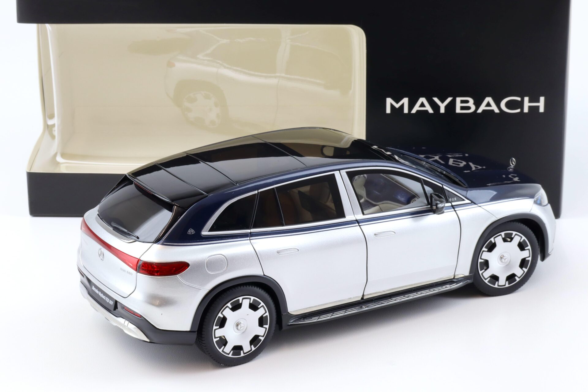 1:18 NZG Mercedes Maybach EQS 680 SUV nautic blue/ high-tech silver DEALER VERSION