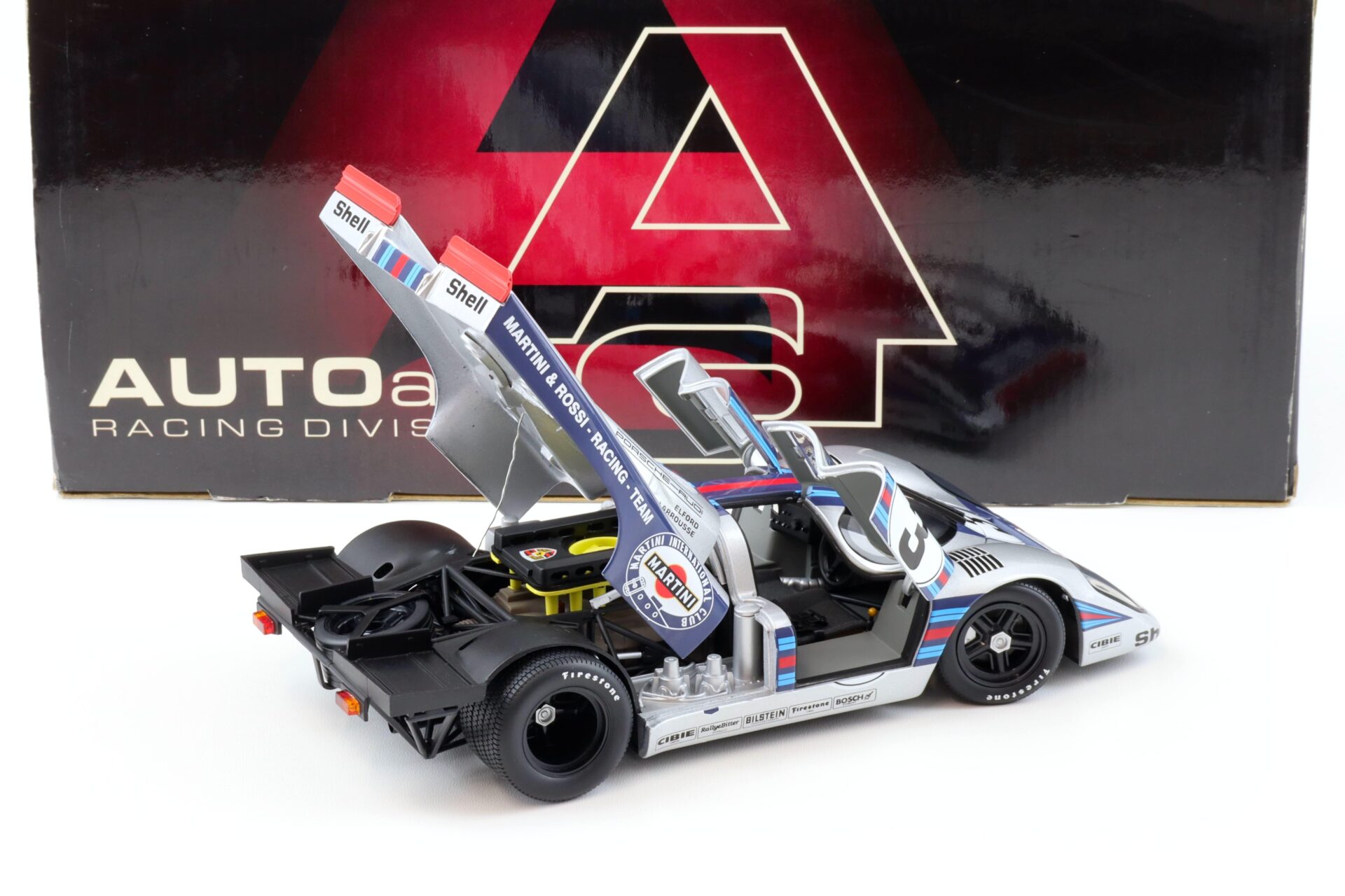 1:18 AUTOart Porsche 917K Winner Sebring 1971 Elford/ Larrousse #3 Martini 80034