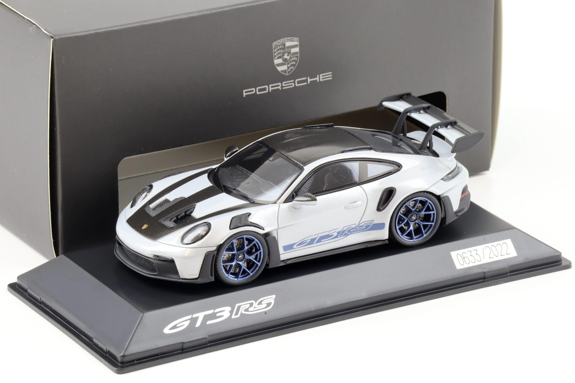 ID 91669 orig.jpg 1:43 Spark Porsche 911 (992) GT3 RS Weissach Package ice grey/ indigo blue WAP DEALER