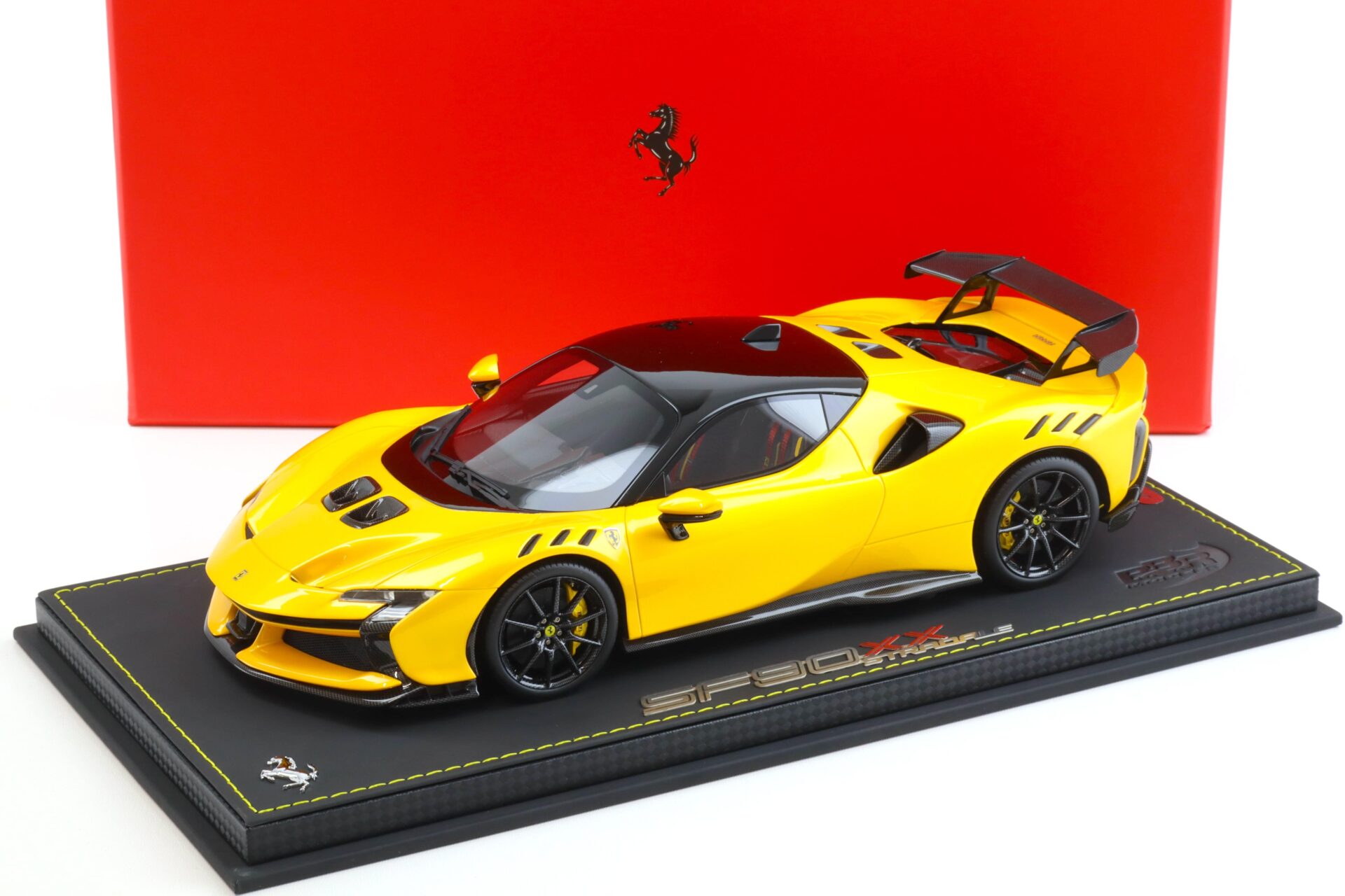 ID 91708 orig.jpg 1:18 BBR Ferrari SF90 XX Stradale Giallo Tristrato with Showcase - Limited 70 pcs.