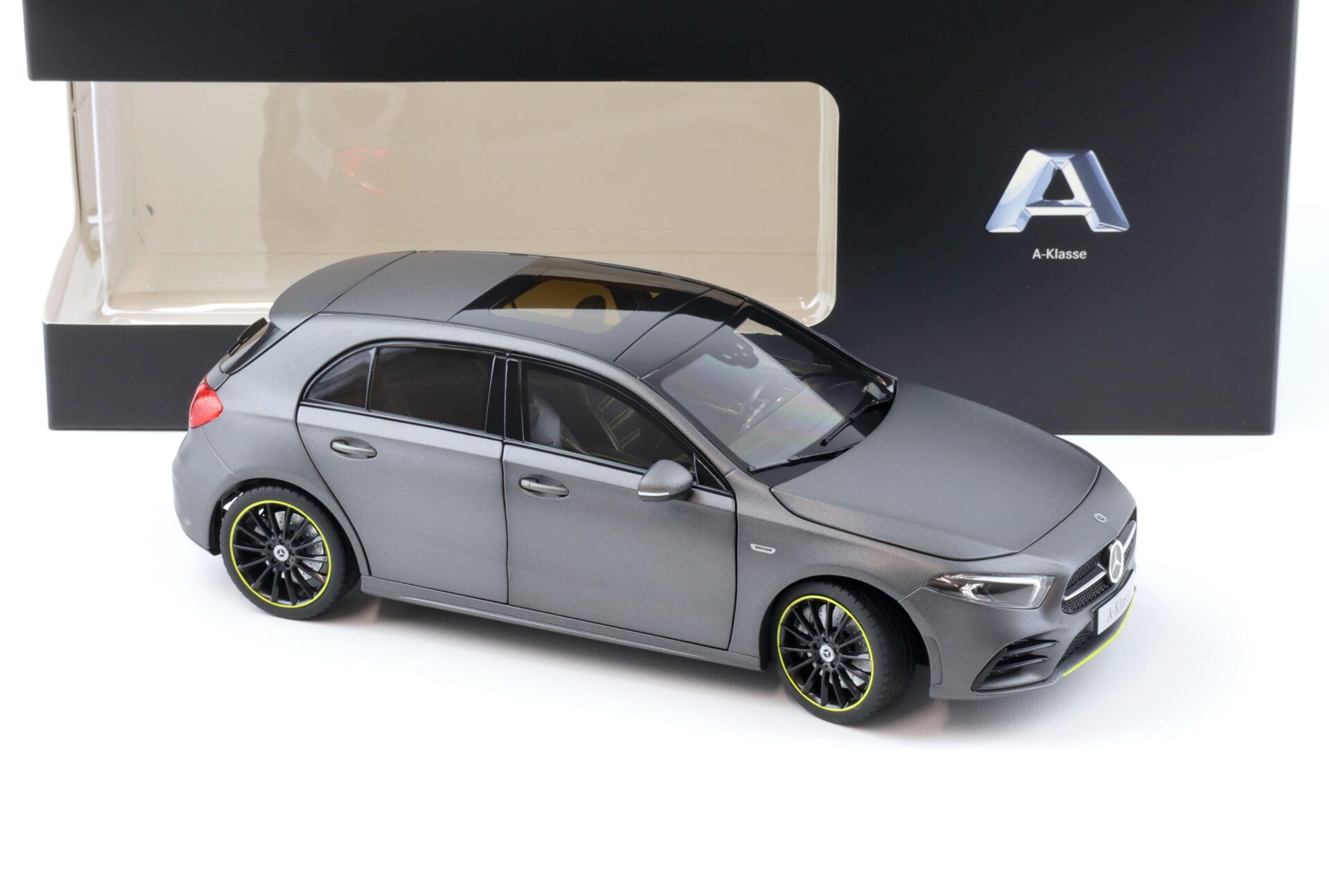 1:18 Norev Mercedes A-Klasse W177 AMG Line mountain grey magno DEALER VERSION