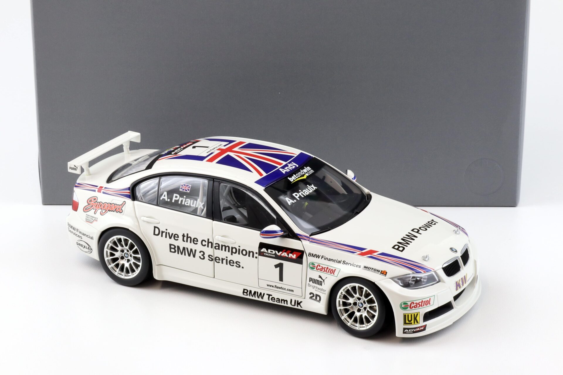 1:18 Kyosho BMW 320si E46 WTCC 2006 Team Great Britain Priaulx DEALER VERSION