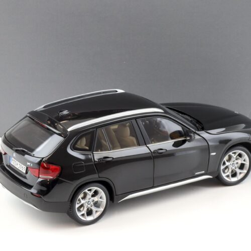 1:18 Kyosho BMW X1 Xdrive28i E84 Sapphire black metallic DEALER VERSION