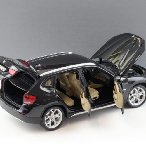 1:18 Kyosho BMW X1 Xdrive28i E84 Sapphire black metallic DEALER VERSION