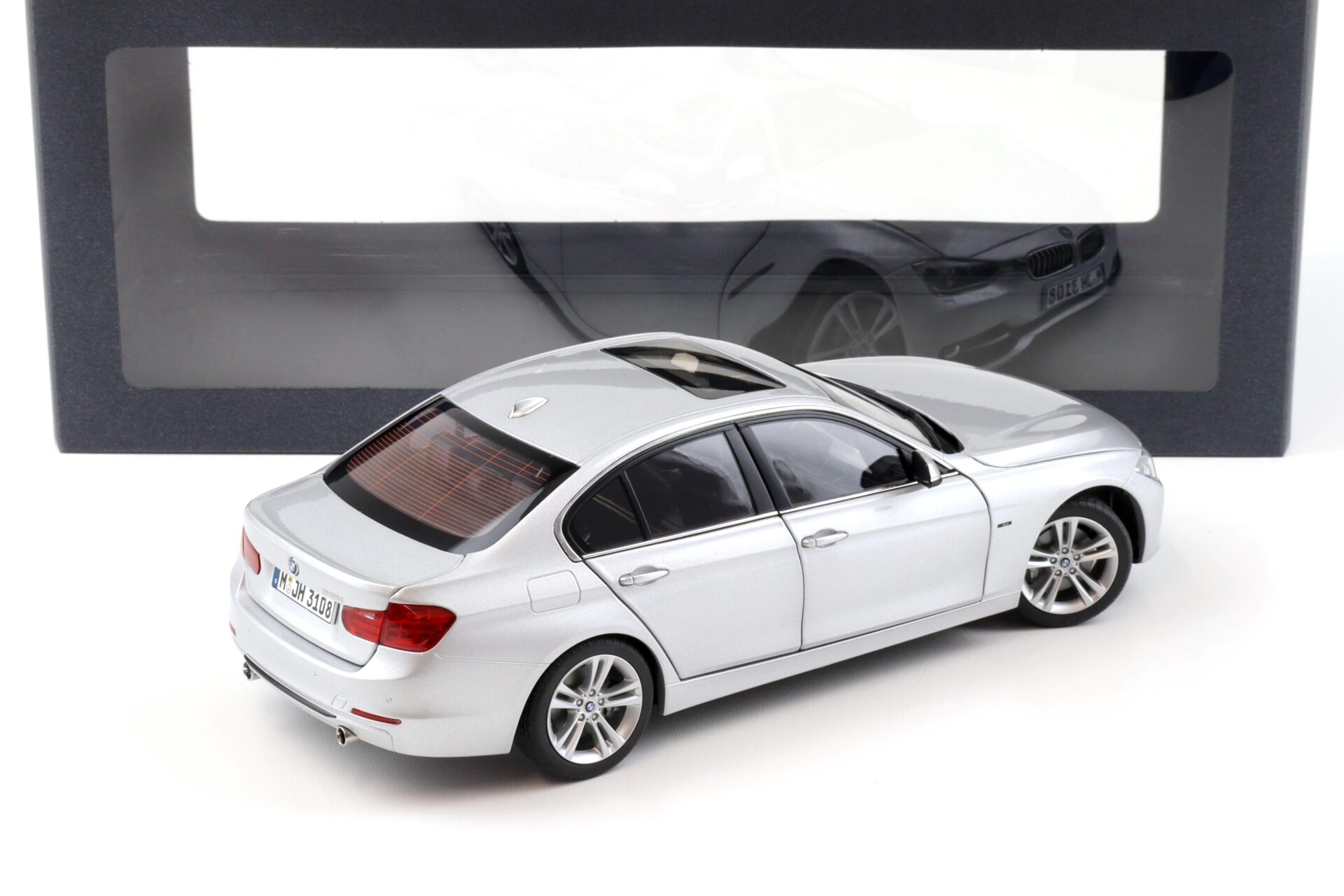 1:18 Paragon BMW 3 Series 335i F30 Limousine Glacier silver DEALER VERSION