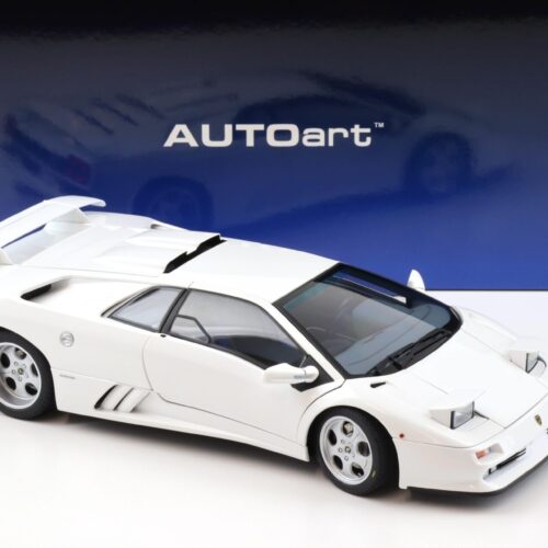 1:18 AUTOart Lamborghini Diablo SE30 JOTA 1995 Impact white 79145
