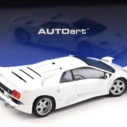 1:18 AUTOart Lamborghini Diablo SE30 JOTA 1995 Impact white 79145