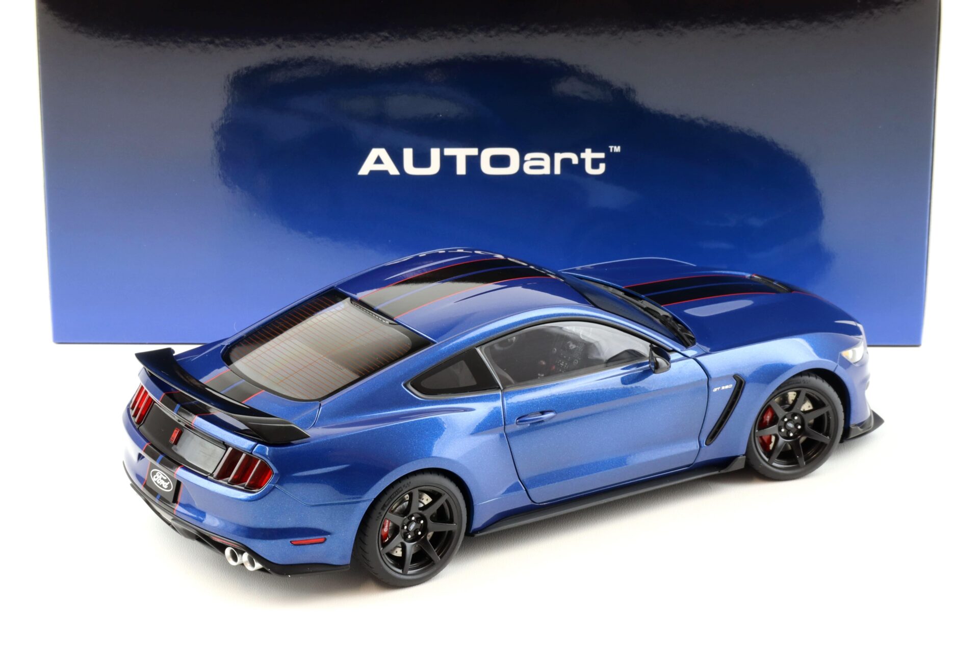 1:18 AUTOart Ford Shelby GT-350R Coupe Lightning blue 72933