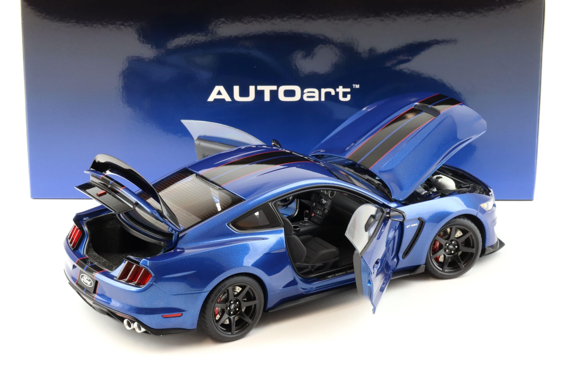 1:18 AUTOart Ford Shelby GT-350R Coupe Lightning blue 72933