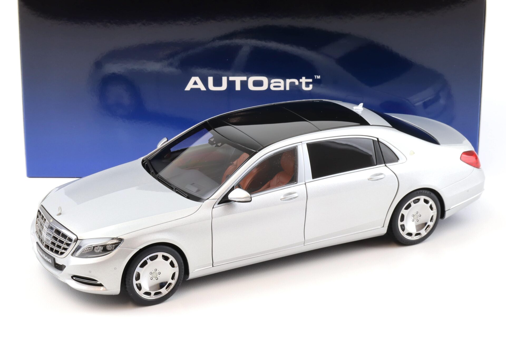 ID 92119 orig.jpg 1:18 AUTOart Mercedes - Maybach S-Klasse S600 Limousine silver 76292