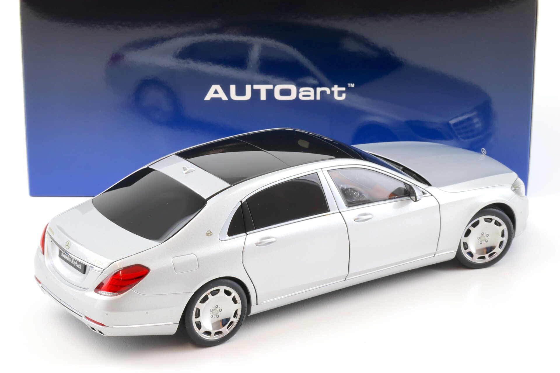 1:18 AUTOart Mercedes - Maybach S-Klasse S600 Limousine silver 76292