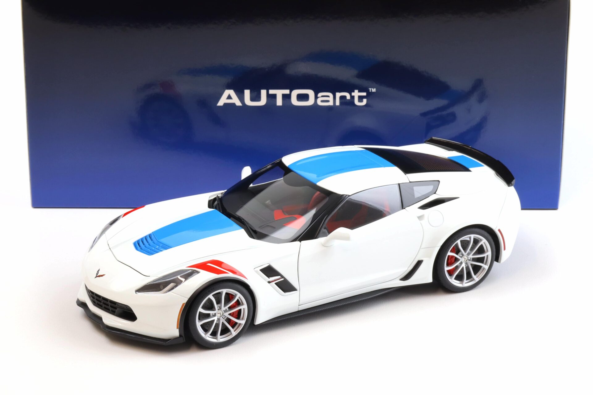 ID 92124 orig.jpg 1:18 AUTOart Chevrolet Corvette C7 Grand Sport Arctic white/ blue stripes 71271