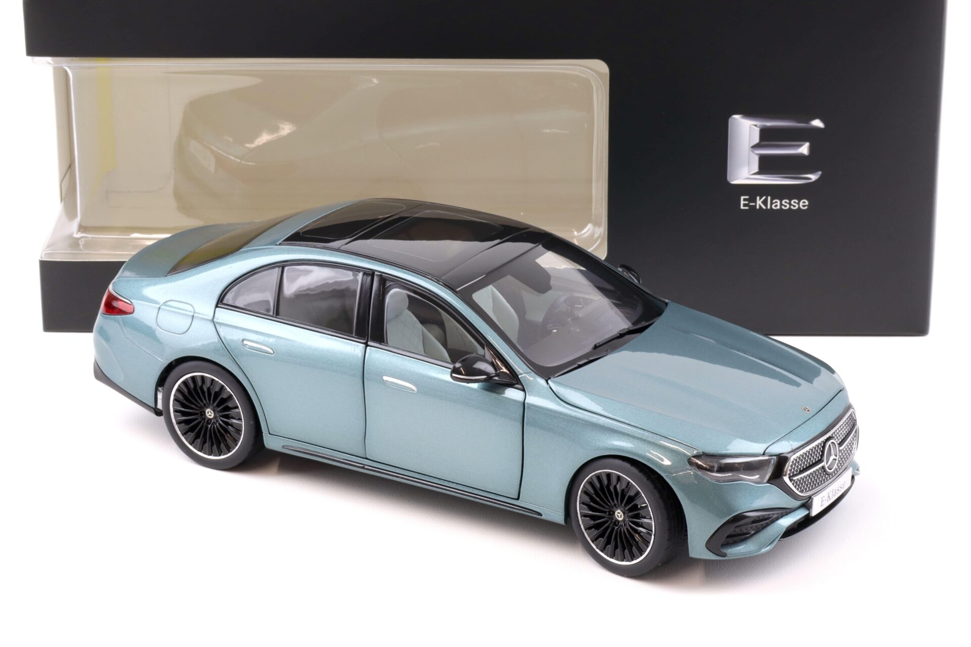 1:18 iScale Mercedes E-Klasse Limousine W214 AMG Line verde silver DEALER VERSION