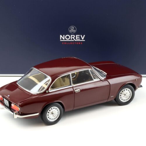 1:18 Norev Alfa Romeo 2000 GTV Coupe 1973 Maroon - Image 3
