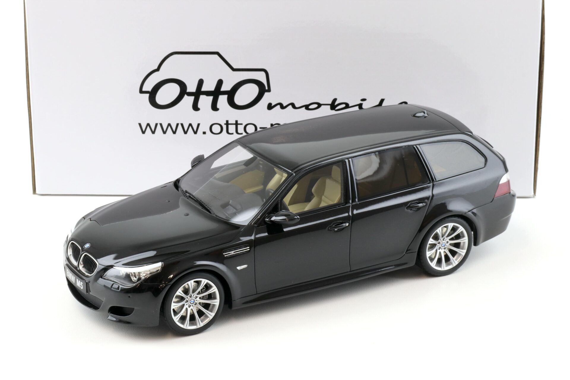 1:18 OTTO mobile OT1020 BMW M5 (E61) Touring black 2004
