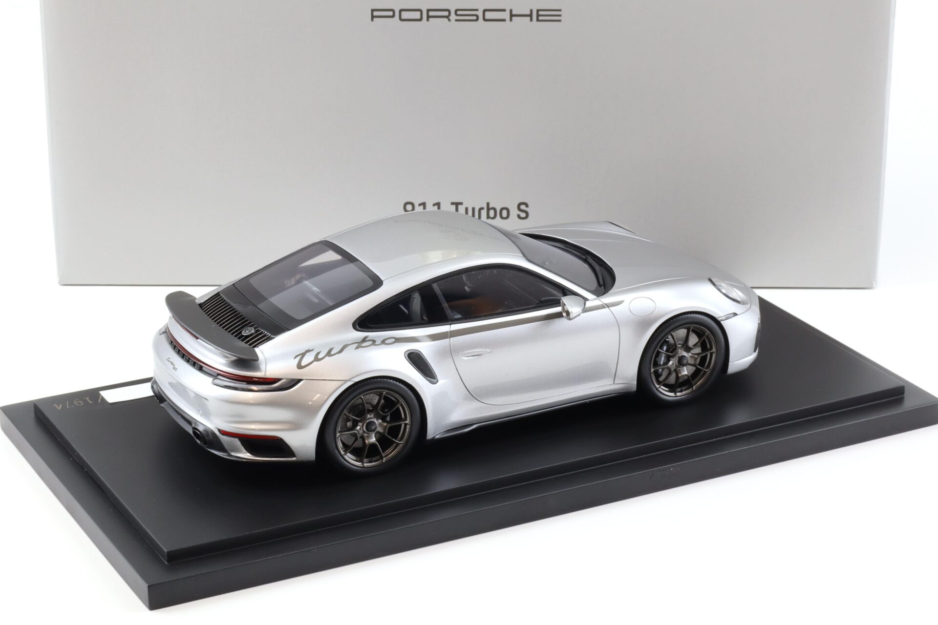 1:18 Spark Porsche 911 (992) Turbo S Coupe 50 Jahre Turbo silver WAP DEALER