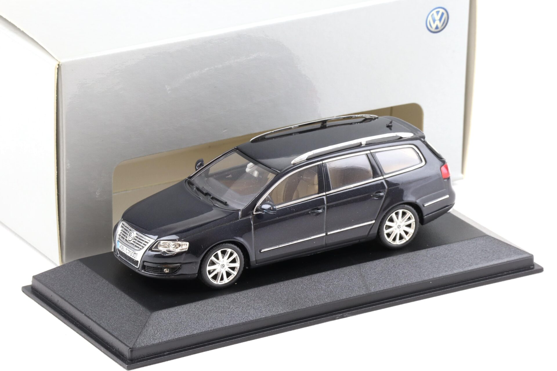 1:43 Minichamps VW Passat B6 Variant black 2005 DEALER VERSION