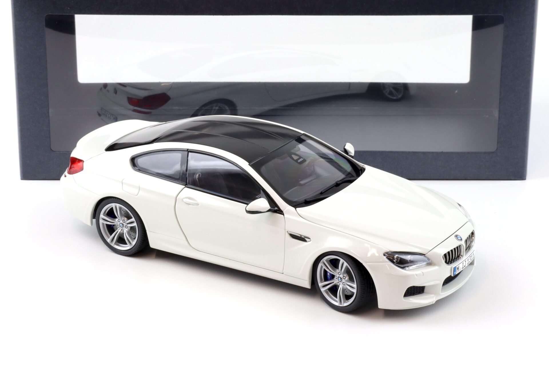 1:18 Paragon 2012 BMW M6 Coupe F13 Alpine white DEALER VERSION