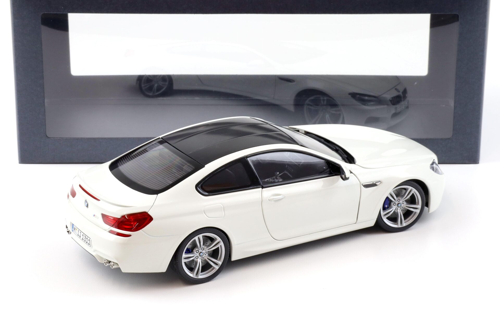 1:18 Paragon 2012 BMW M6 Coupe F13 Alpine white DEALER VERSION