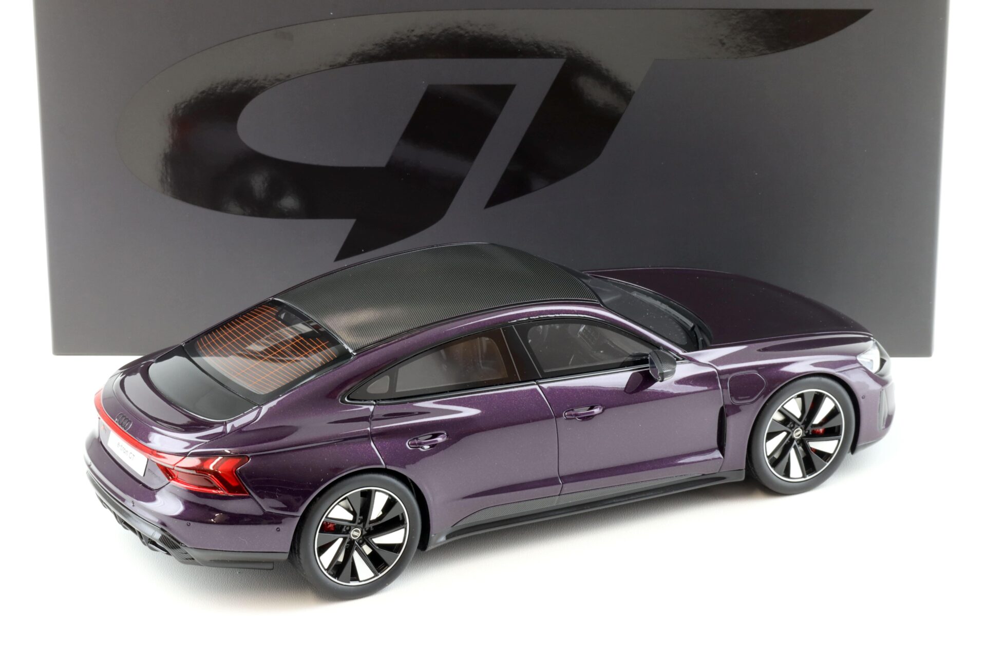 1:18 GT Spirit GT392 Audi RS E-TRON GT Velvet violet 2021