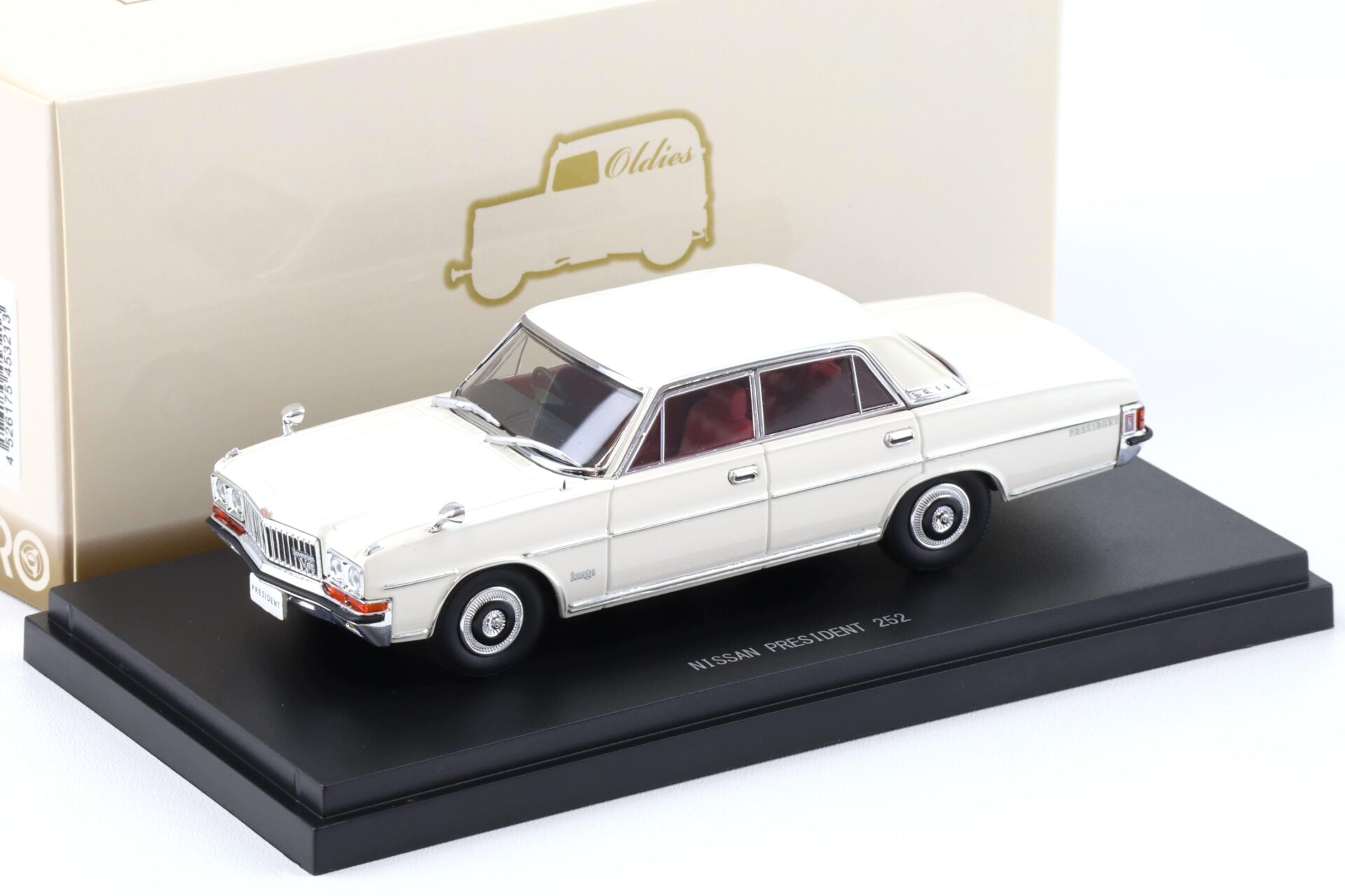 1:43 Ebbro Nissan President 252 Limousine white