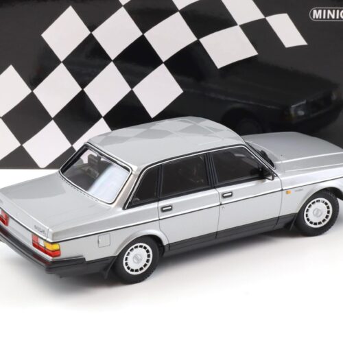 1:18 Minichamps Volvo 240 GL Limousine 1986 silver metallic