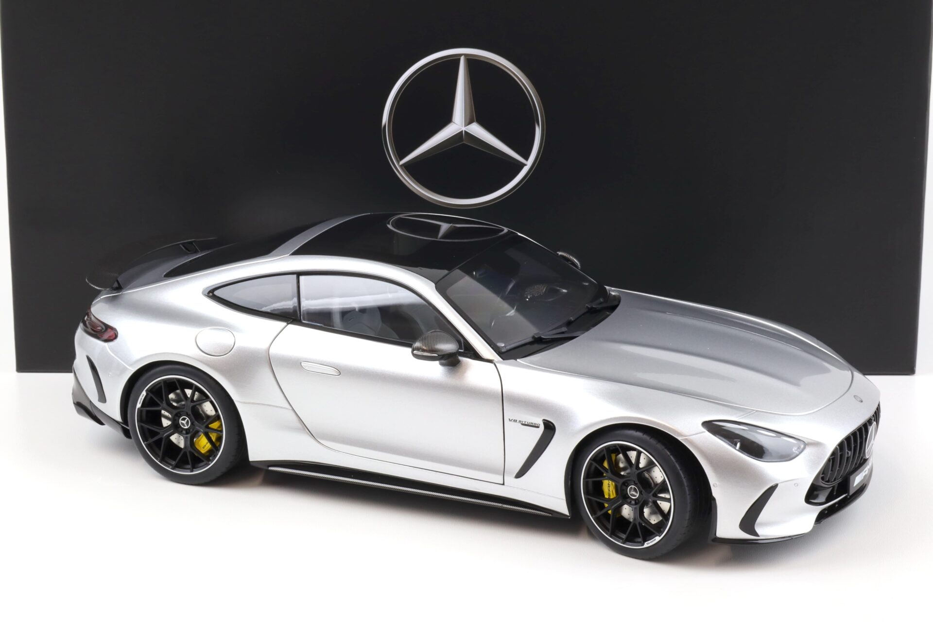 1:12 NZG Mercedes AMG GT 63 4Matic C192 Hightech-silver AERO