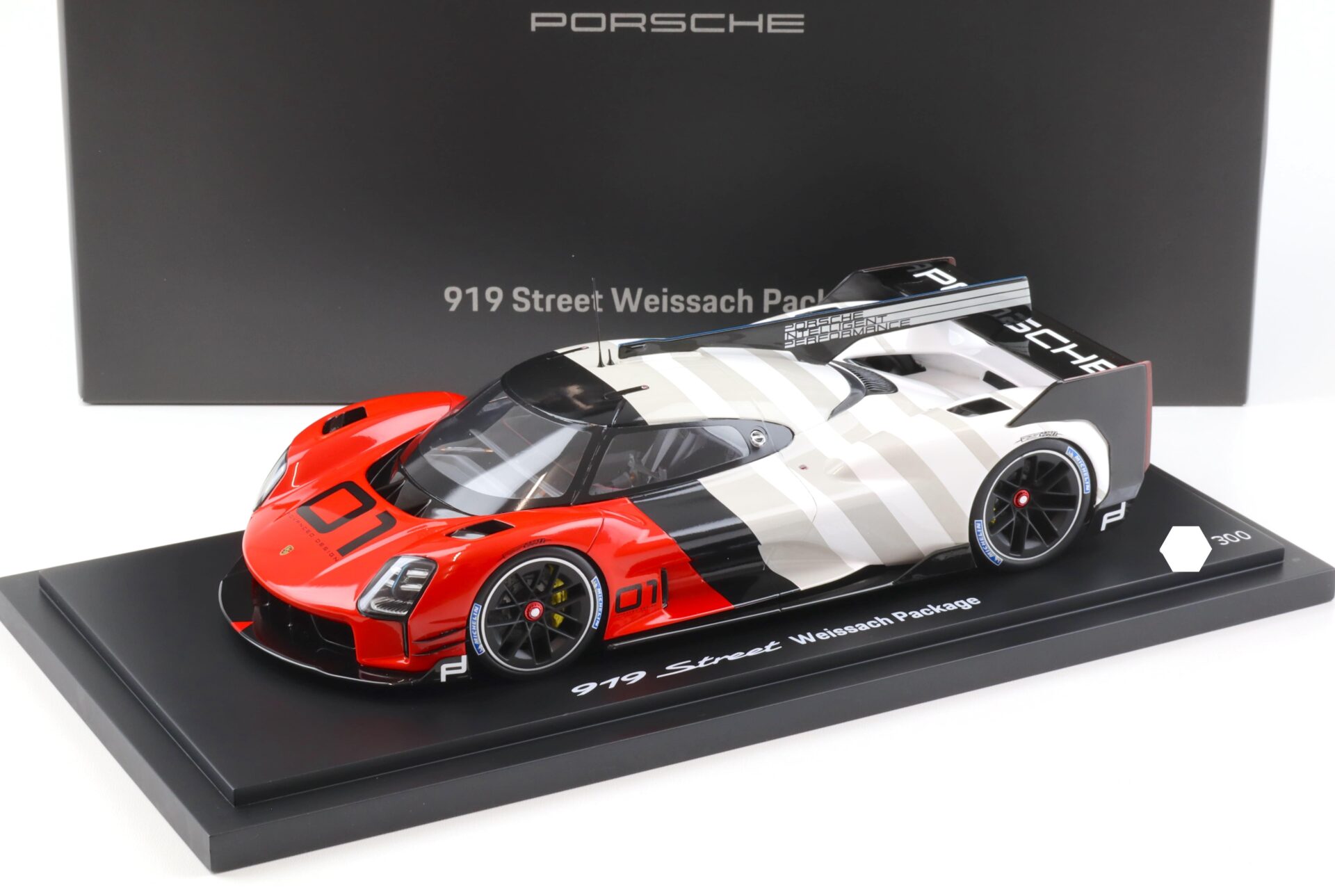 ID 94562 orig.jpg 1:18 Spark Porsche 919 Street Version Weissach Package grey/red/black WAP DEALER