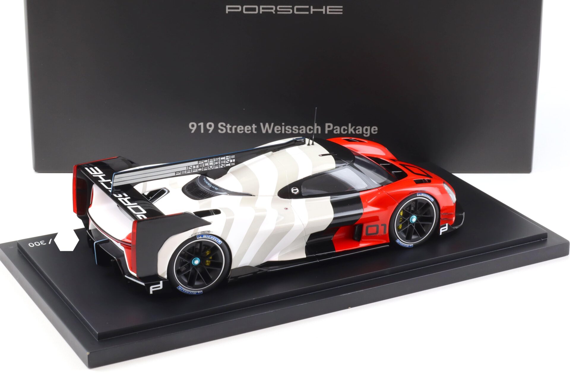 1:18 Spark Porsche 919 Street Version Weissach Package grey/red/black WAP DEALER