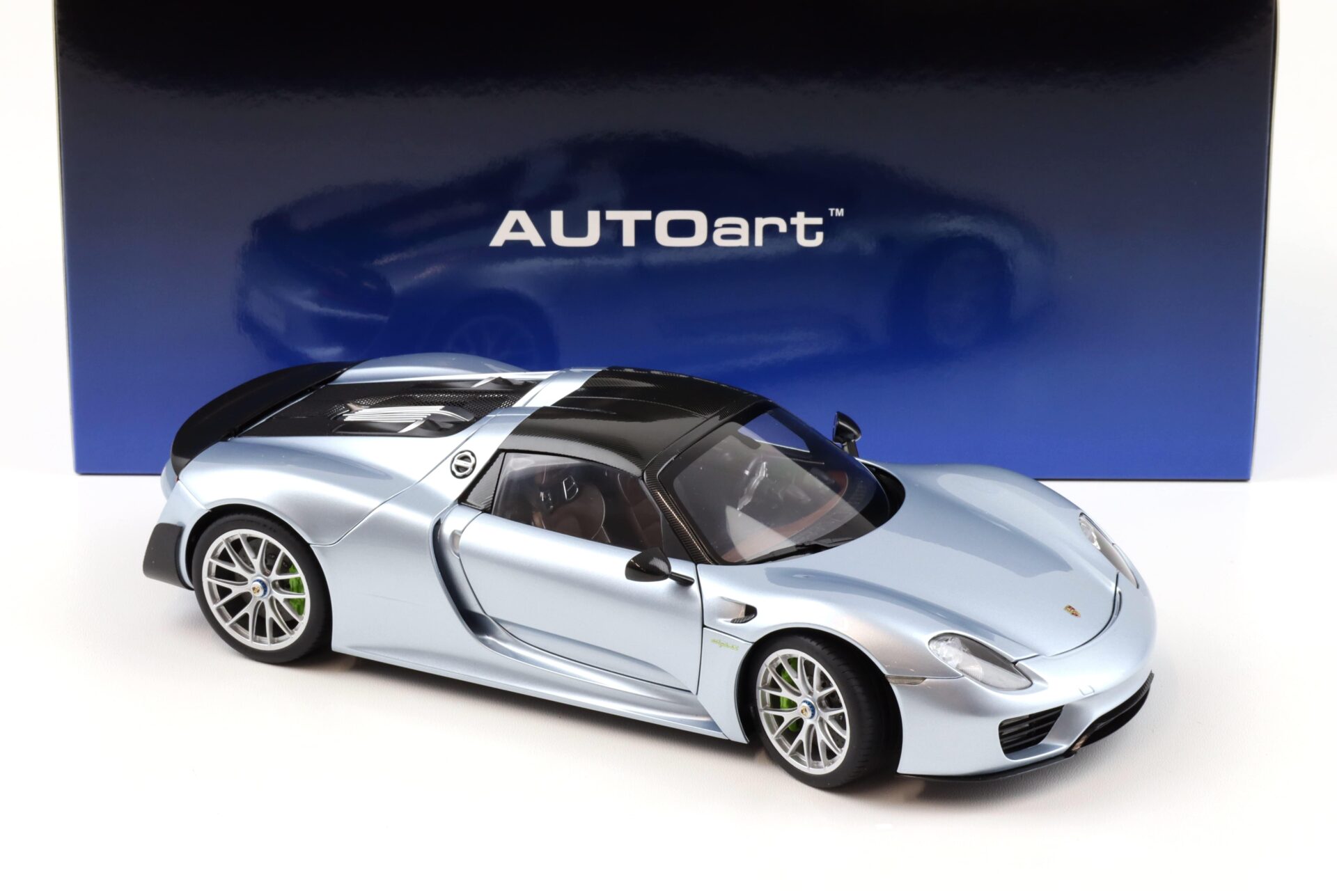 1:18 AUTOart Porsche 918 Spyder Weissach Package 2013 Liquid metal chrome blue 77923