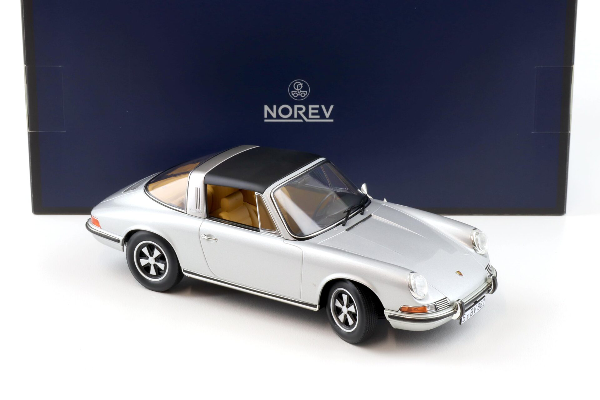 1:18 Norev Porsche 911 E Targa 1969 silver metallic - Limited 400 pcs.