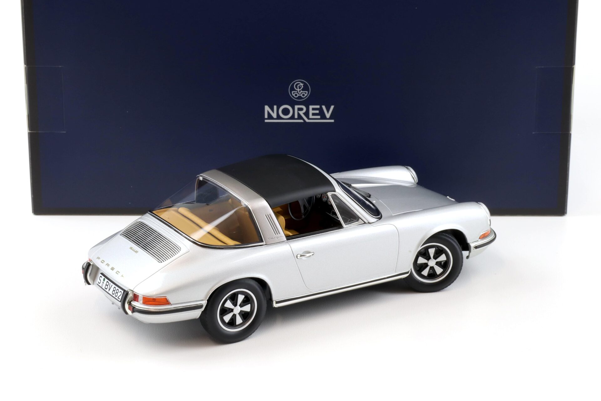 1:18 Norev Porsche 911 E Targa 1969 silver metallic - Limited 400 pcs.