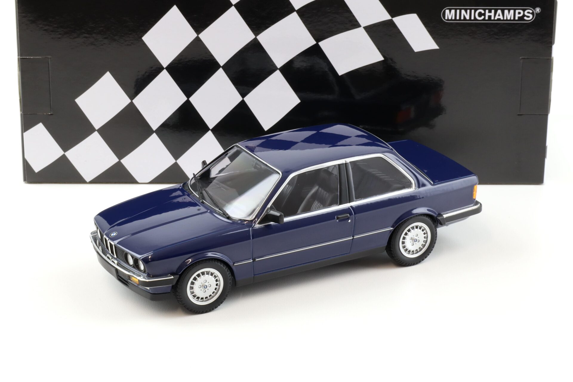 1:18 Minichamps BMW 323i (E30) 1982 saturn blue