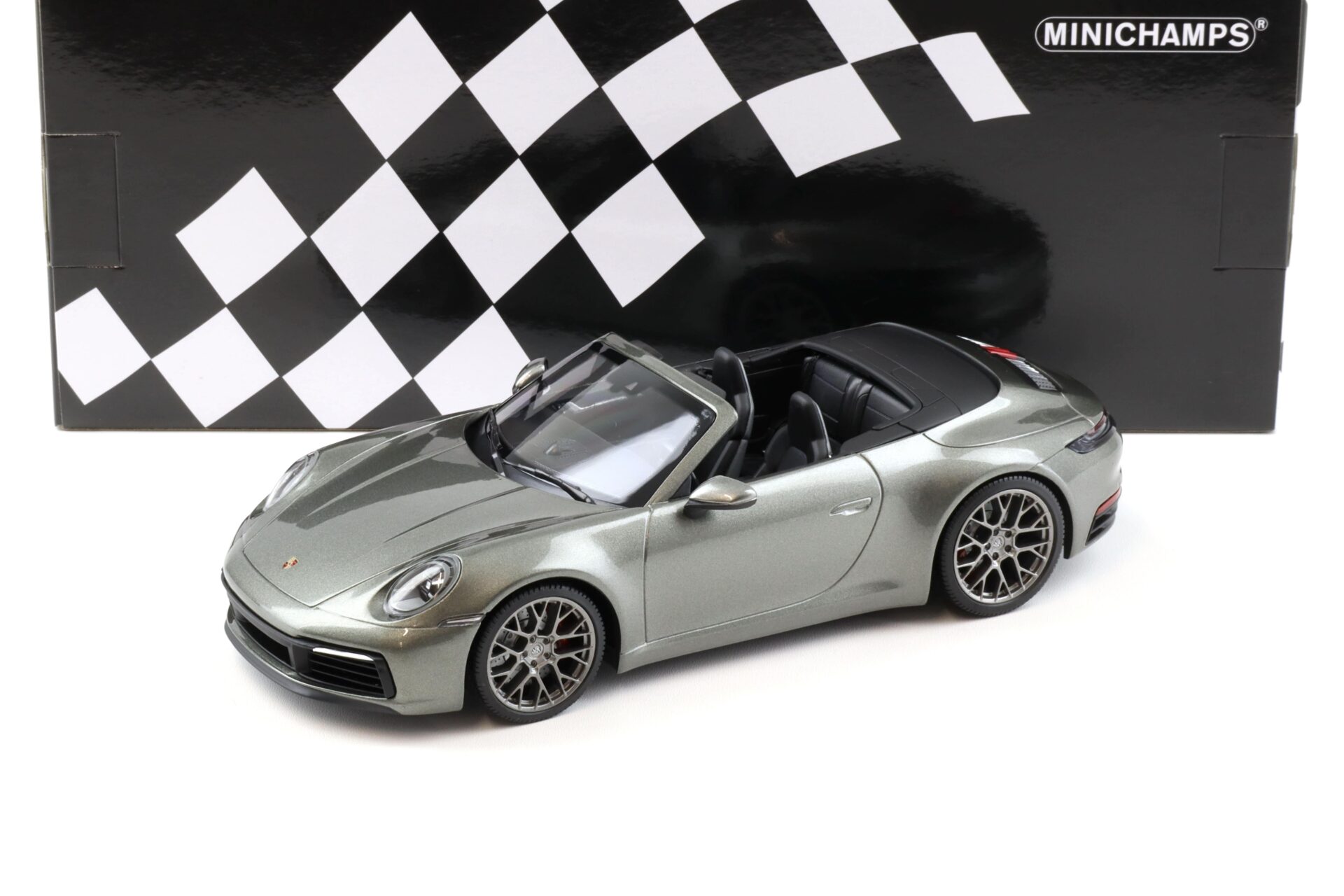 1:18 Minichamps Porsche 911 (992) Carrera 4S Cabriolet 2019 grey/ green metallic
