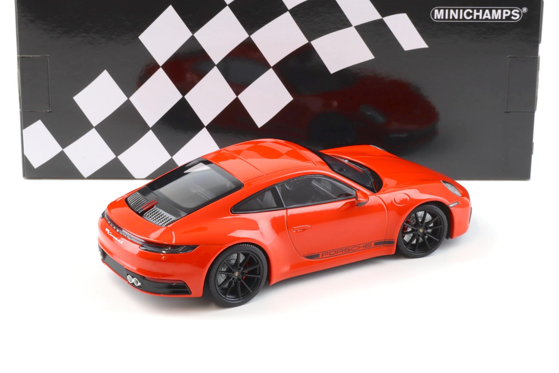 1:18 Minichamps Porsche 911 (992) Carrera 4S Coupe 2019 orange/ black
