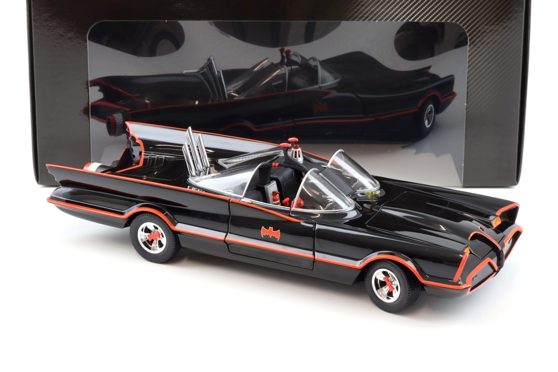 1:18 Hot Wheels BATMAN 1966 Classic TV Series Batmobile black W1171
