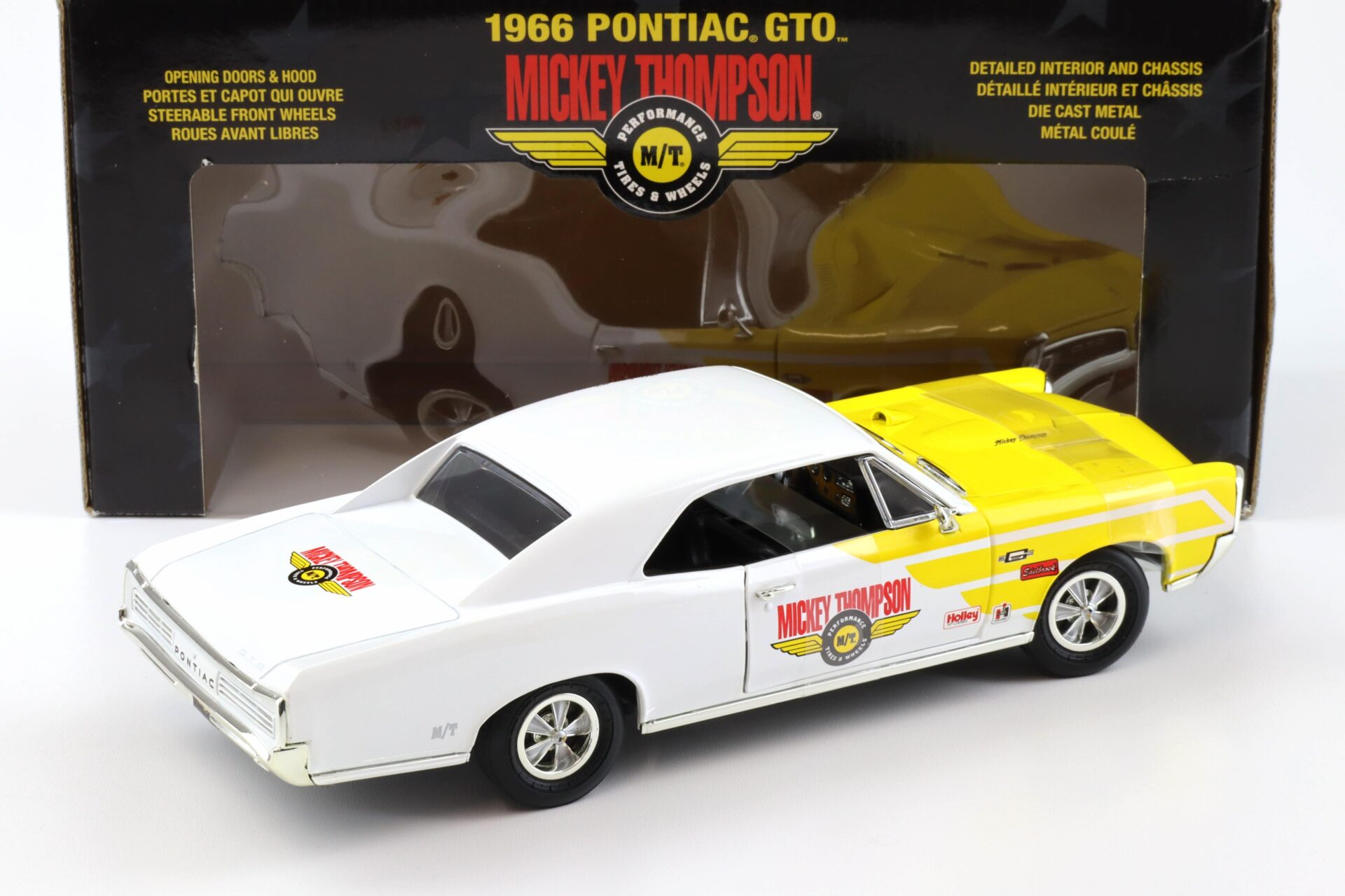 1:18 ERTL 1966 Pontiac GTO Mickey Thompson white/ yellow 33431