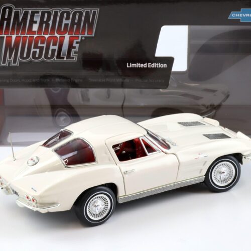 1:18 Auto World 1963 Chevrolet Corvette Z06 Coupe MCACN white