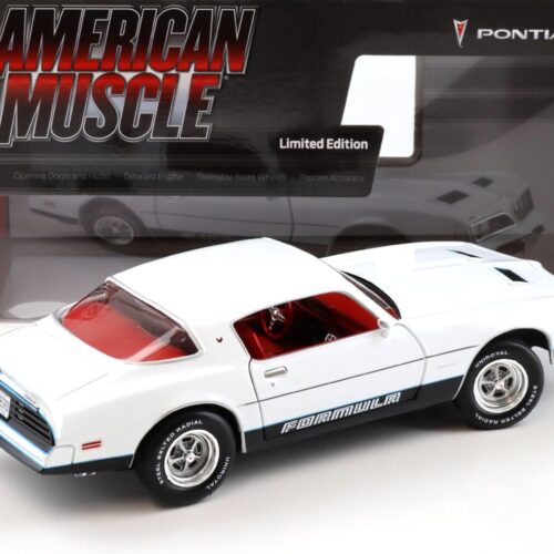 1:18 Auto World 1977 Pontiac Firebird Formula cameo white