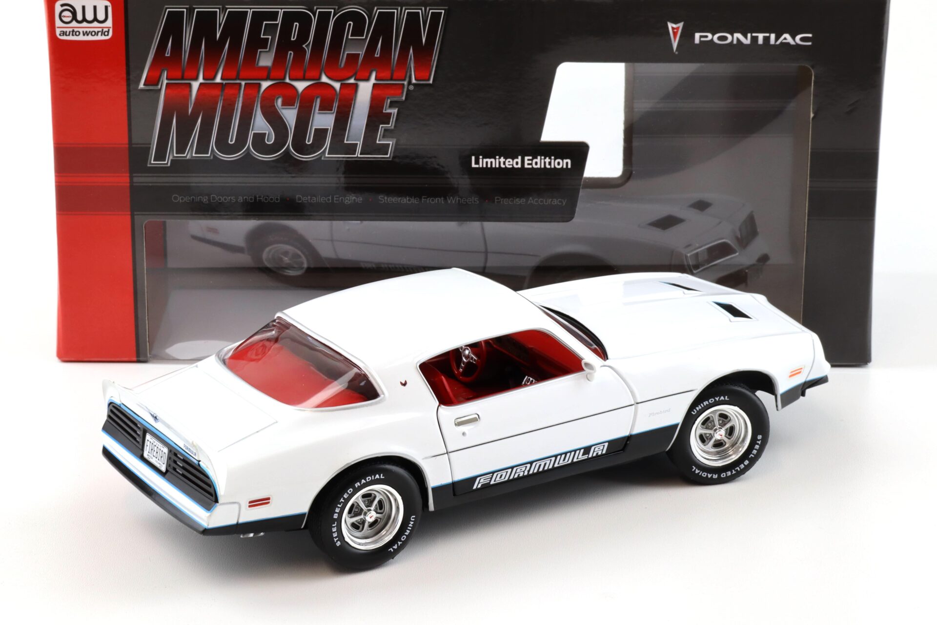 1:18 Auto World 1977 Pontiac Firebird Formula cameo white