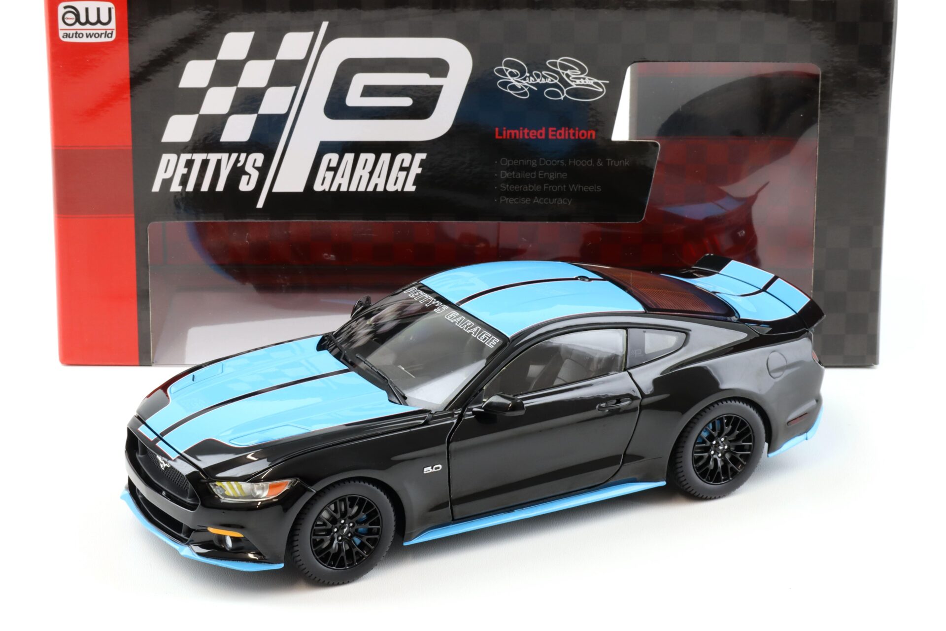 1:18 Auto World 2016 Ford Mustang GT 5.0 Coupe Petty´s Garage black/ blue