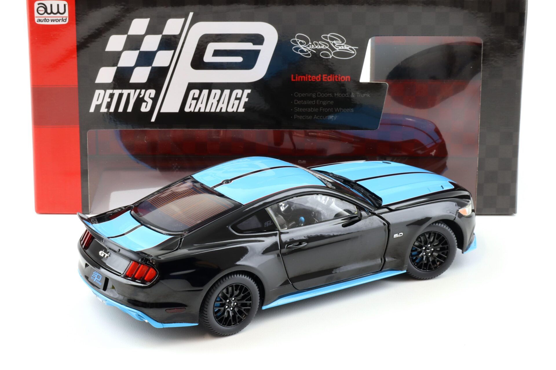 1:18 Auto World 2016 Ford Mustang GT 5.0 Coupe PettyÂ´s Garage black/ blue
