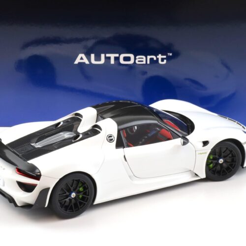 1:18 AUTOart Porsche 918 Spyder Weissach Package 2013 white/ red interior 77920