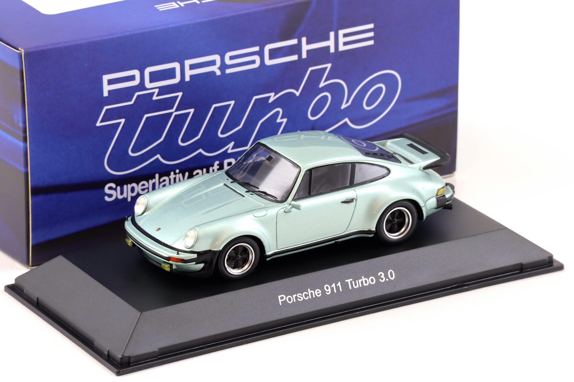 1:43 Spark Porsche 911 Turbo 3.0 Coupe silver-green metallic MAP Porsche Museum